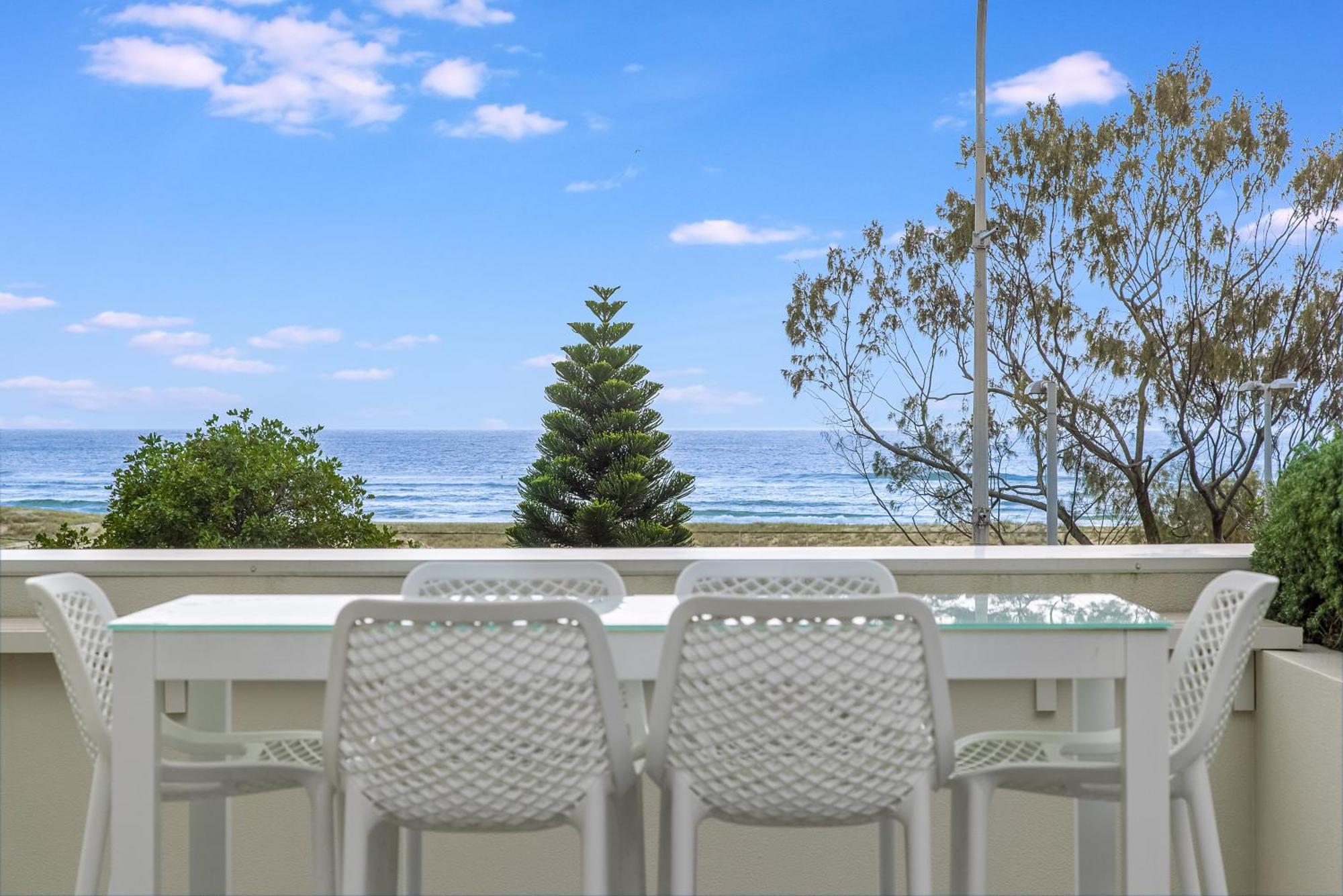 Pure Kirra Aparthotel Gold Coast Exterior photo