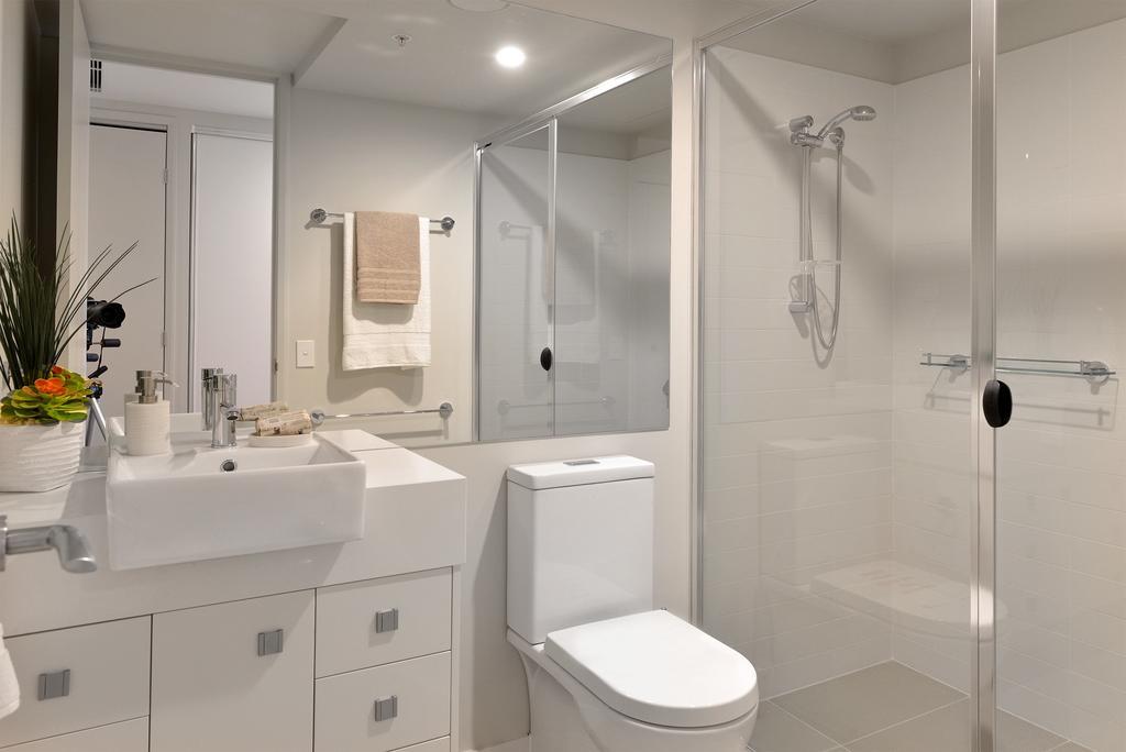 Pure Kirra Aparthotel Gold Coast Room photo